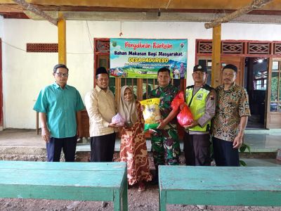 PENYALURAN BANTUAN BAHAN MAKANAN DESA PADURESO